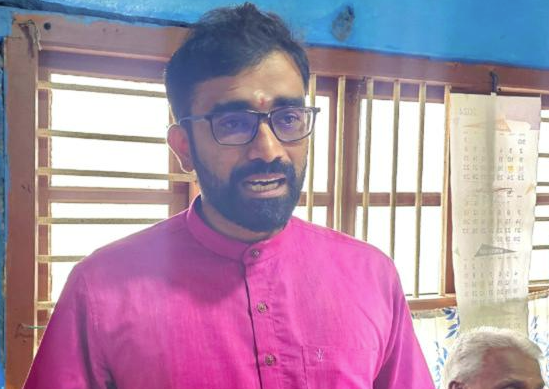 கிளிநொச்சி பொலிஸ் நிலையத்தில் வாக்குமூலம் அளிக்குமாறு இளங்குமரனுக்கு உத்தரவு கிளிநொச்சி பொலிஸ் நிலையத்தில் வாக்குமூலம் அளிக்குமாறு இளங்குமரனுக்கு உத்தரவு