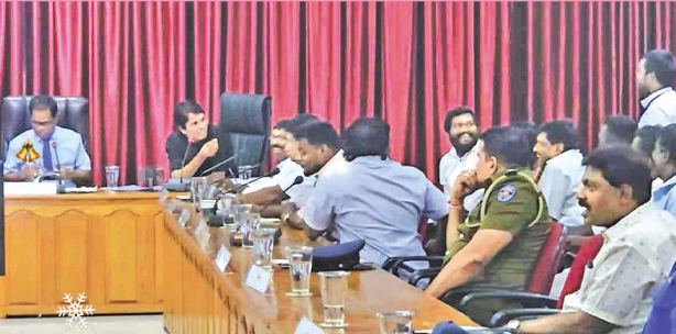 பழுதடைந்த “ஐ பேட்டிற்கு” ரூ.50,000 இழப்பீடு பெற்ற அர்ச்சுனா எம்.பி பழுதடைந்த “ஐ பேட்டிற்கு” ரூ.50,000 இழப்பீடு பெற்ற அர்ச்சுனா எம்.பி