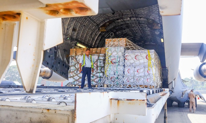 நிவாரணப் பொருட்களுடன் இலங்கை வந்தது ஐக்கிய அரபு எமிரேட்ஸ் விமானம்