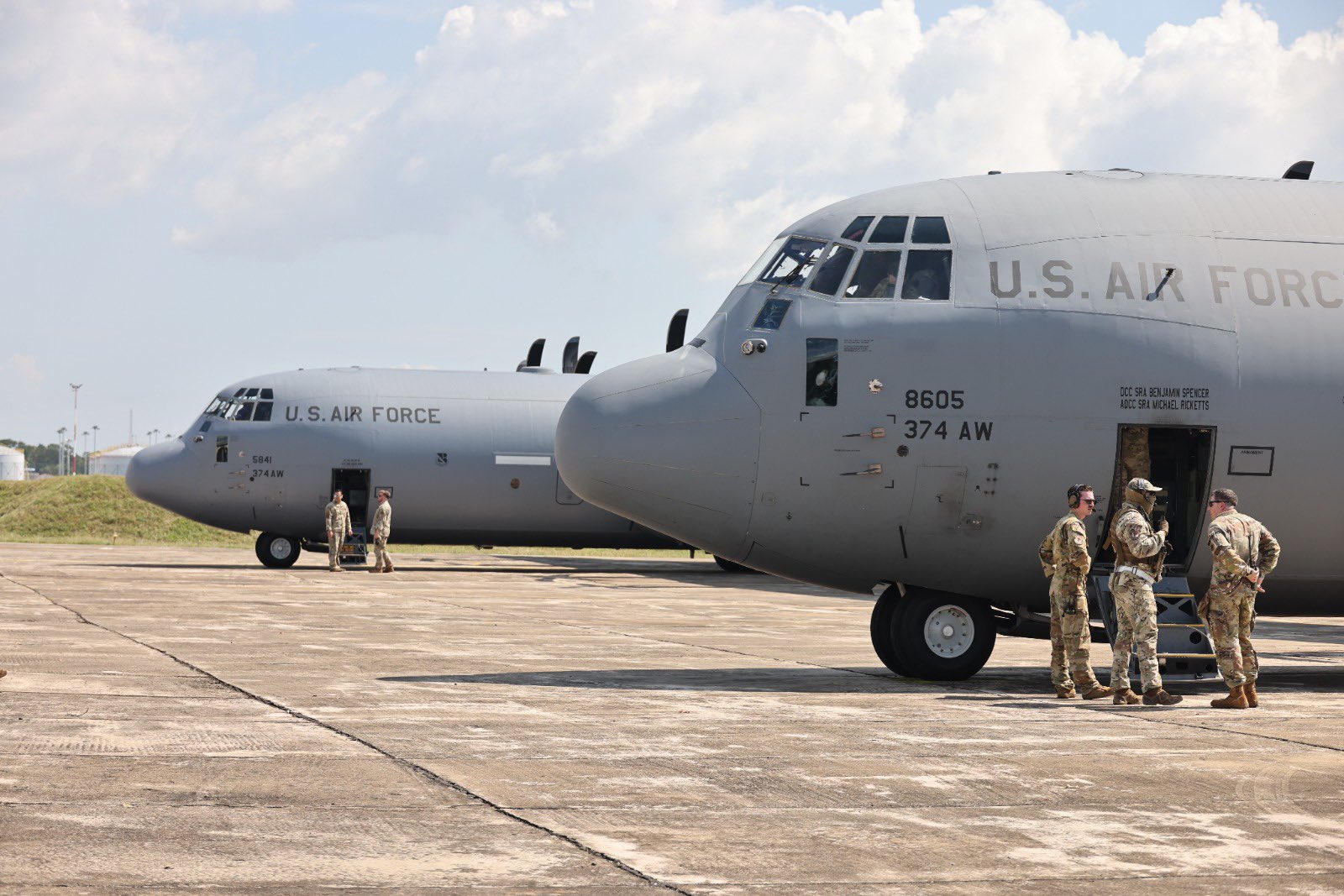 அமெரிக்காவின் இரண்டு பெரிய விமானங்கள் நாட்டை வந்தடைந்தன