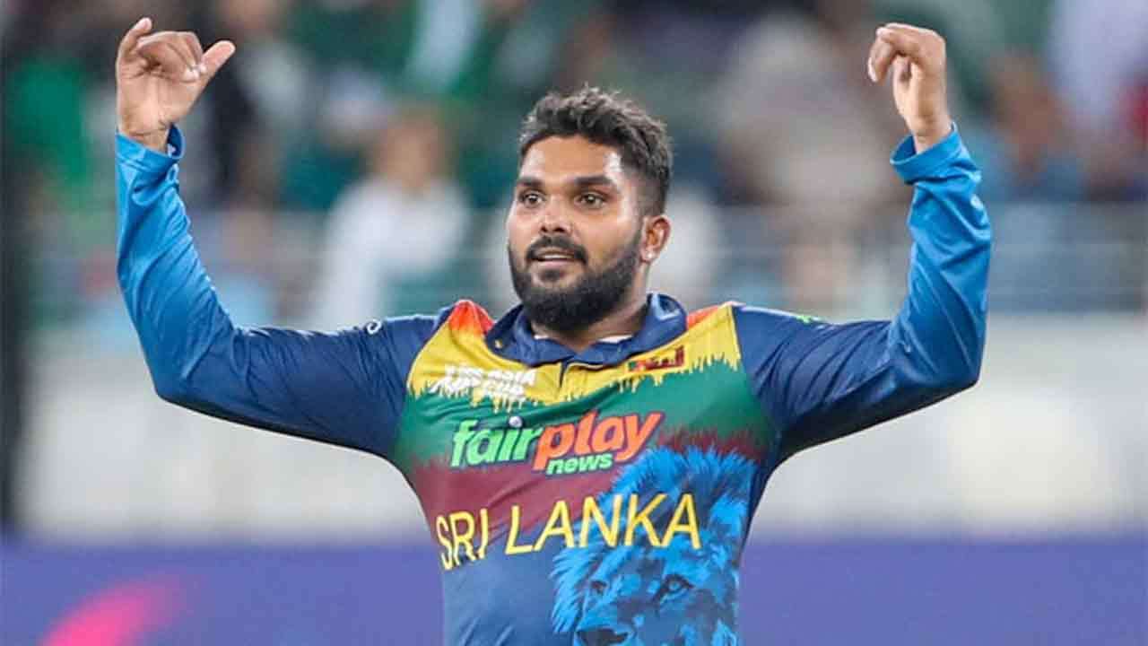 IPL ஏலம் : இரண்டு கோடிக்கு விலைப்போன ஹசரங்க IPL ஏலம் : இரண்டு கோடிக்கு விலைப்போன ஹசரங்க