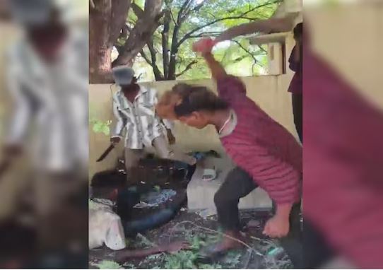 தமிழகத்தில் புலம்பெயர் தொழிலாளி ஒருவர் மீது தாக்குதல் – வலுக்கும் கண்டனம் தமிழகத்தில் புலம்பெயர் தொழிலாளி ஒருவர் மீது தாக்குதல் – வலுக்கும் கண்டனம்