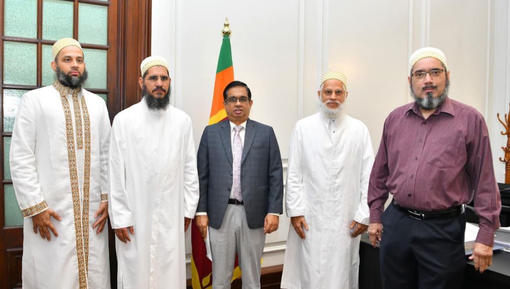 பேரிடரில் தவிக்கும் மக்கள் – இலங்கை தாவூதி போரா சமூகத்தினர் 100 இலட்சம் ரூபா நன்கொடை