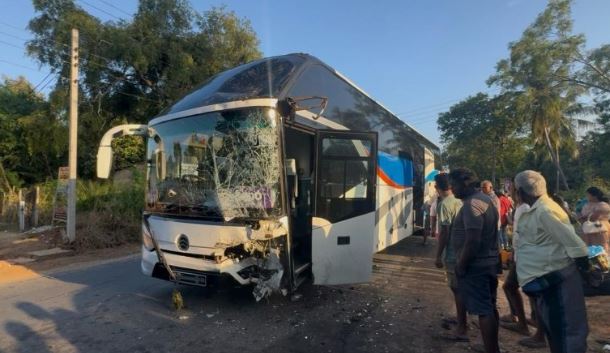 வெல்லவாய-தனமல்வில பிரதான வீதியின் தெல்லுல்ல பகுதியில் விபத்து – ஒருவர் பலி வெல்லவாய-தனமல்வில பிரதான வீதியின் தெல்லுல்ல பகுதியில் விபத்து – ஒருவர் பலி