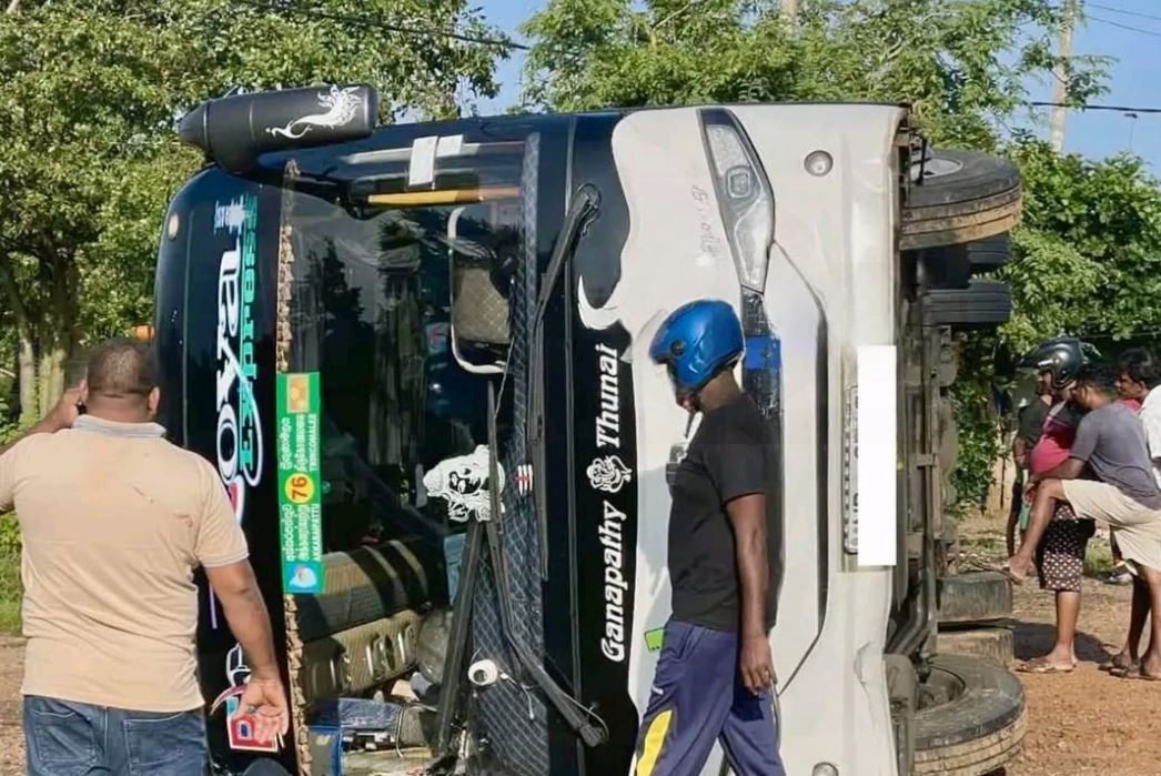 சேருநுவராவில் பேருந்து விபத்துக்குள்ளானதில் 14 பேர் வைத்தியசாலையில் அனுமதி!