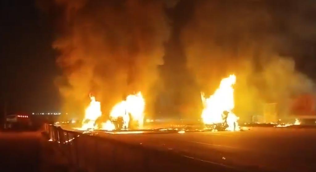 கர்நாடகாவில் பேருந்து தீப்பிடித்து 20 பேர் உடல் கருகி பலி