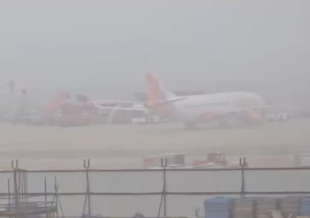 சென்னையில் பனிமூட்டம் – விமானம், ரயில் சேவைகள் பாதிப்பு சென்னையில் பனிமூட்டம் – விமானம், ரயில் சேவைகள் பாதிப்பு