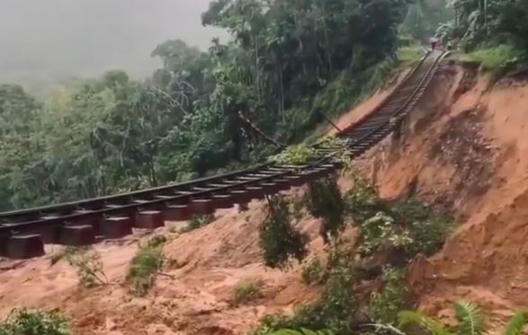 இலங்கையை தாக்கிய டித்வா புயல் – அதிர்ச்சியூட்டும் சேத விபரங்கள்