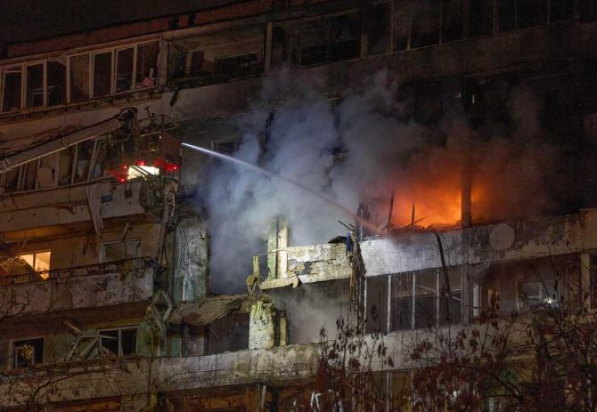 அமைதிப் பேச்சுவார்த்தைக்கு மத்தியில் உக்ரைன் மீது ரஷ்யா தாக்குதல் அமைதிப் பேச்சுவார்த்தைக்கு மத்தியில் உக்ரைன் மீது ரஷ்யா தாக்குதல்