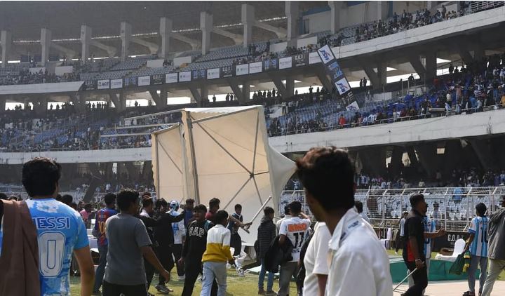 மெஸ்ஸியின் கொல்கத்தா நிகழ்ச்சியில் வன்முறை மெஸ்ஸியின் கொல்கத்தா நிகழ்ச்சியில் வன்முறை