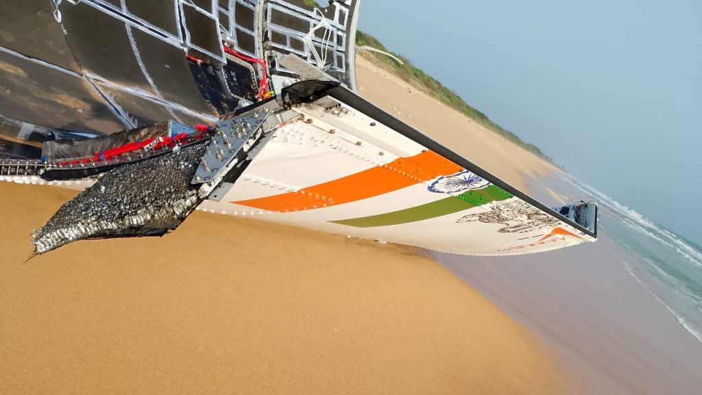 திருகோணமலை கடற்கரையில் ஒதுங்கிய இந்திய ரொக்கெட் பாகங்கள்! திருகோணமலை கடற்கரையில் ஒதுங்கிய இந்திய ரொக்கெட் பாகங்கள்!