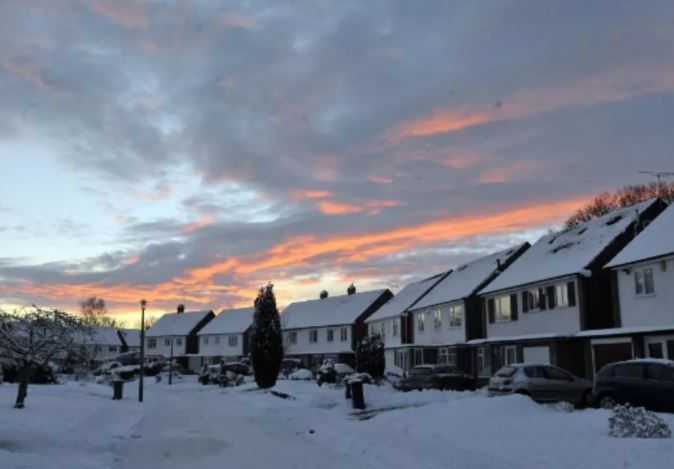 இங்கிலாந்தில் அடுத்த 12 மணி நேரத்திற்கு பனிப்பொழிவு – வானிலை ஆய்வு மையம் எச்சரிக்கை இங்கிலாந்தில் அடுத்த 12 மணி நேரத்திற்கு பனிப்பொழிவு – வானிலை ஆய்வு மையம் எச்சரிக்கை