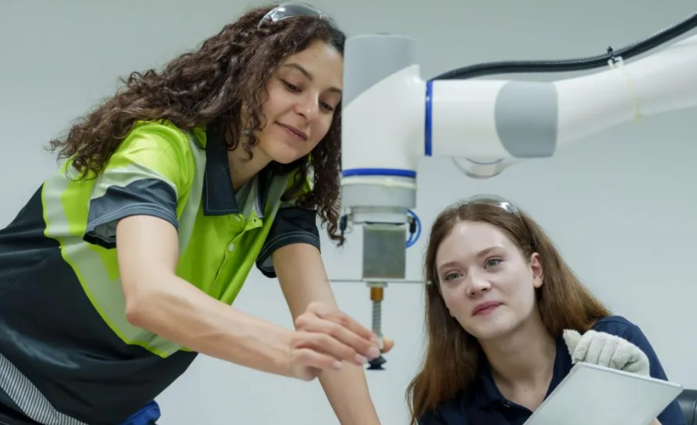 பிரித்தானியாவில் இளைஞர் வேலையின்மையை குறைக்க அரசாங்கம் நடவடிக்கை