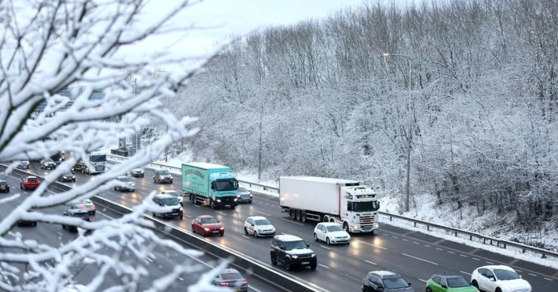 பொதுப் போக்குவரத்து தொடர்பில் கவனம் செலுத்துமாறு பிரித்தானிய மக்களுக்கு அறிவுறுத்தல்