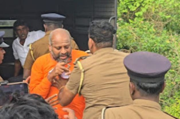 வேலன் சுவாமி வைத்தியசாலையில் அனுமதி