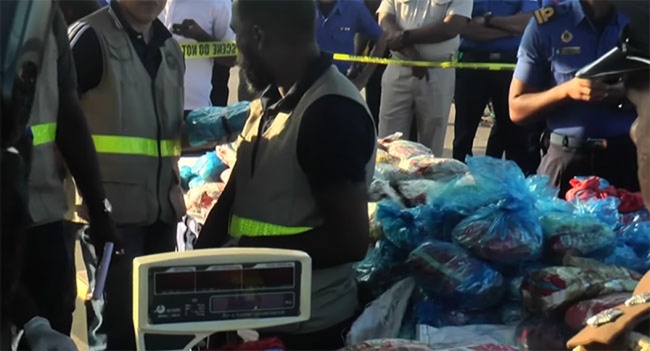 நெடுநாள் மீன்பிடிப் படகொன்றிலிருந்து 200 கோடி ரூபா பெறுமதியான போதைப்பொருள் பறிமுதல்