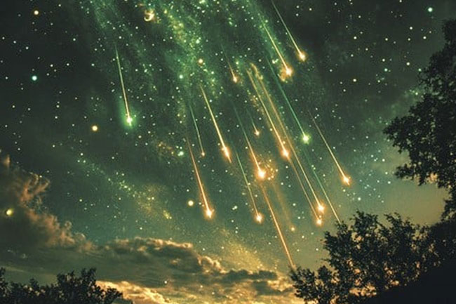 இலங்கையின் வடகிழக்கு திசை வானில் விண்கல் மழை