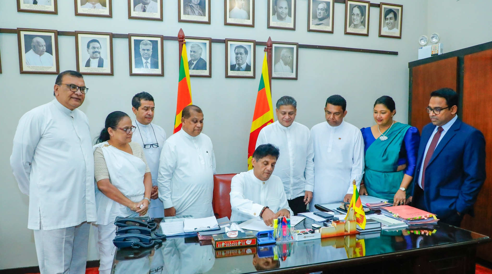 கல்வி அமைச்சருக்கு எதிராக நம்பிக்கையில்லா பிரேரணை – சஜித் பிரேமதாச தலைமையில் கையெழுத்து