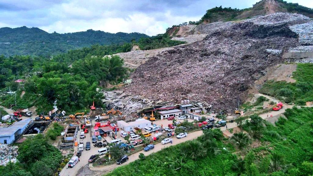 பிலிப்பைன்ஸில் பாரிய குப்பை மேடு சரிவு – ஒருவர் மரணம், 38 பேரை காணவில்லை