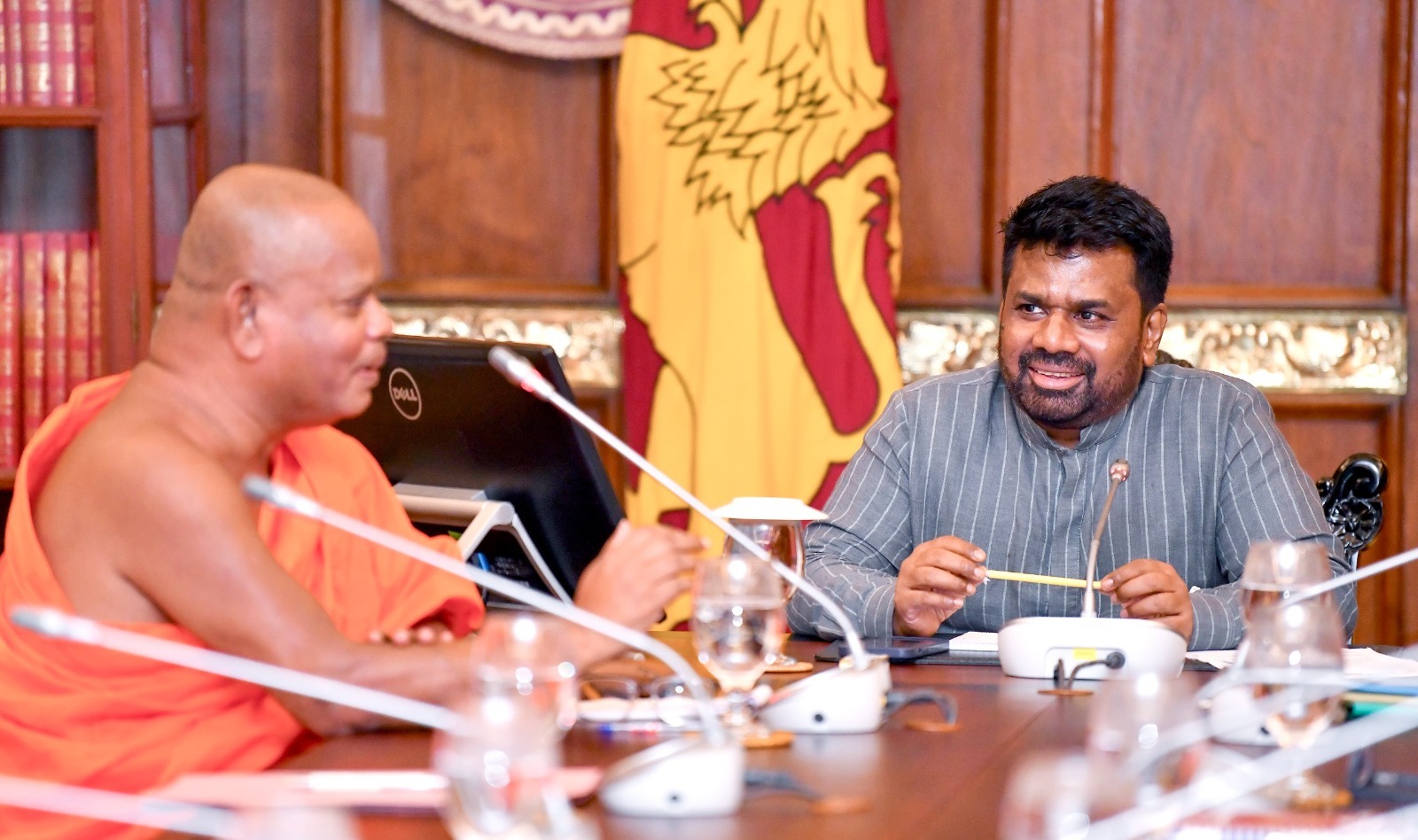 கல்வி மறுசீரமைப்பு நடவடிக்கைகளில் அரசாங்கத்துடன் இணைந்து செயற்படுங்கள் – ஜனாதிபதி கோரிக்கை கல்வி மறுசீரமைப்பு நடவடிக்கைகளில் அரசாங்கத்துடன் இணைந்து செயற்படுங்கள் – ஜனாதிபதி கோரிக்கை