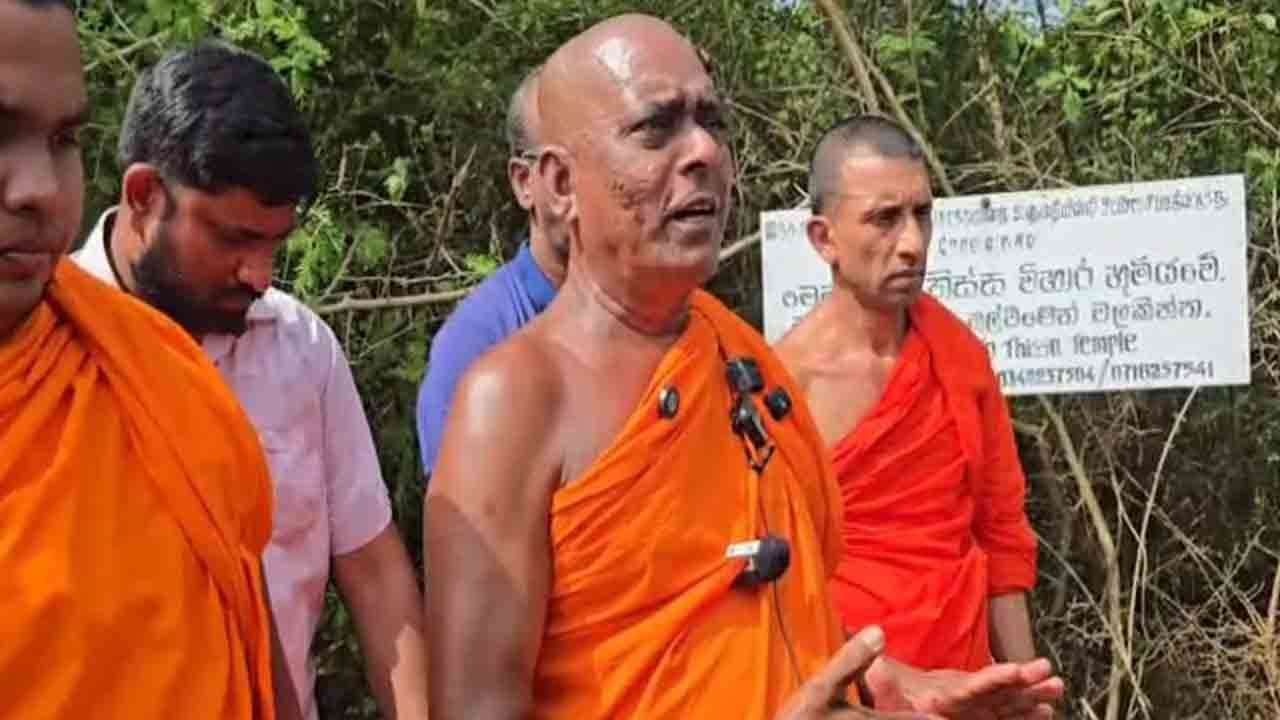 நயினாதீவு விகாராதிபதி தையிட்டிக்கு விஜயம் நயினாதீவு விகாராதிபதி தையிட்டிக்கு விஜயம்