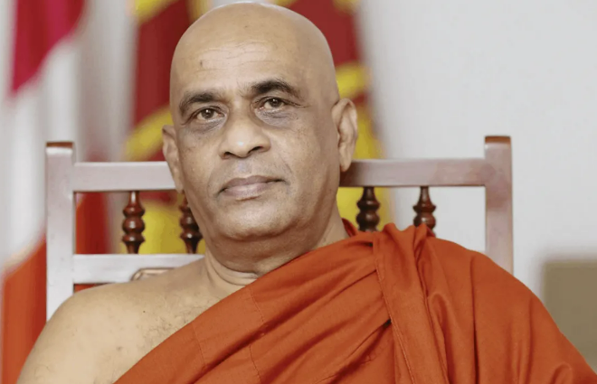 பிரதமரை கல்வி அமைச்சர் பதவியிலிருந்து நீக்கி அமைச்சரவையை திருத்தம் செய்யுங்கள்