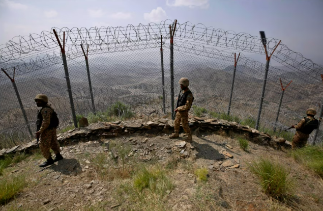 பாகிஸ்தானில் 52 பயங்கரவாதிகளை சுட்டுக்கொன்றுள்ளது இராணுவம்