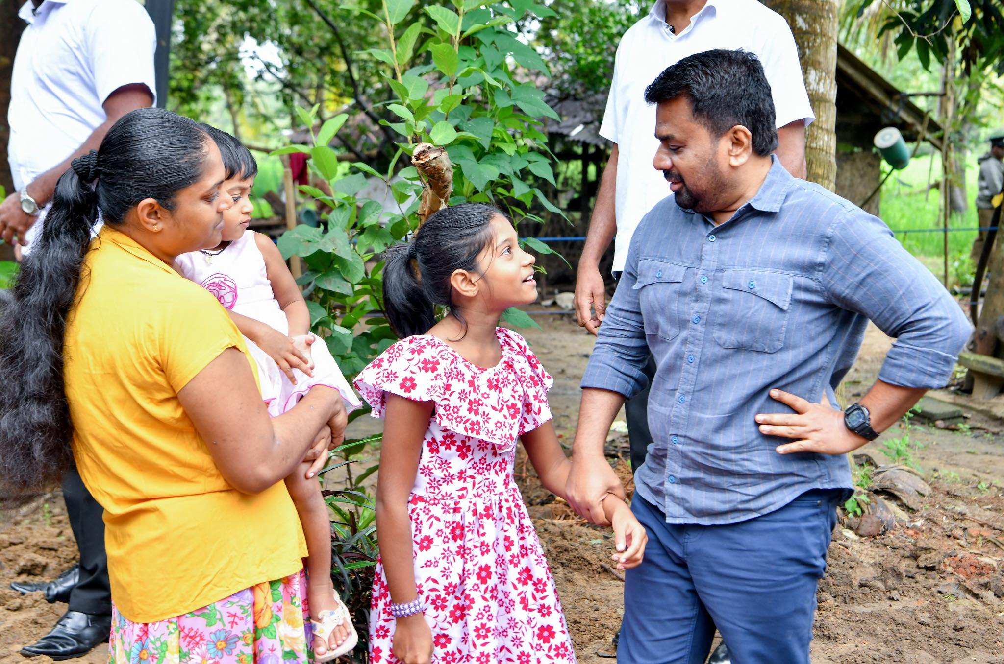 பெற்றோருக்கு சுமையையும் பிள்ளைகளுக்கு துயரத்தையும் கொடுக்காத கல்வி முறையை உருவாக்குவோம் பெற்றோருக்கு சுமையையும் பிள்ளைகளுக்கு துயரத்தையும் கொடுக்காத கல்வி முறையை உருவாக்குவோம்