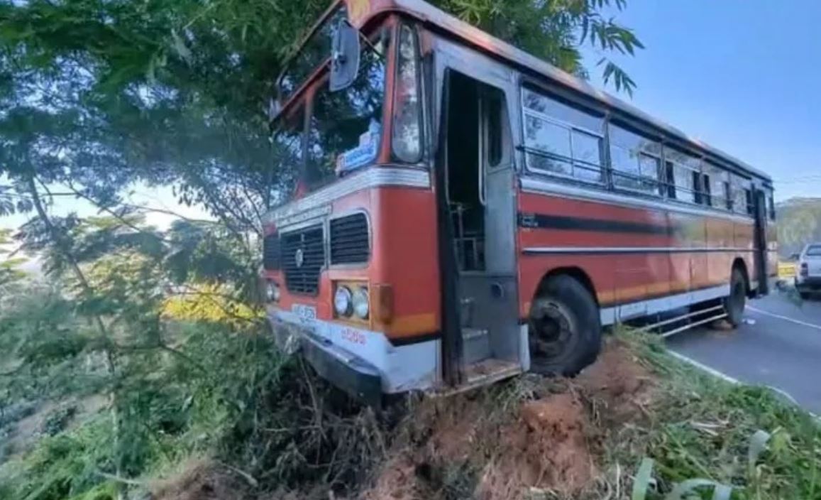 80 பேரின் உயிரை காப்பாறிய சாரதி 80 பேரின் உயிரை காப்பாறிய சாரதி