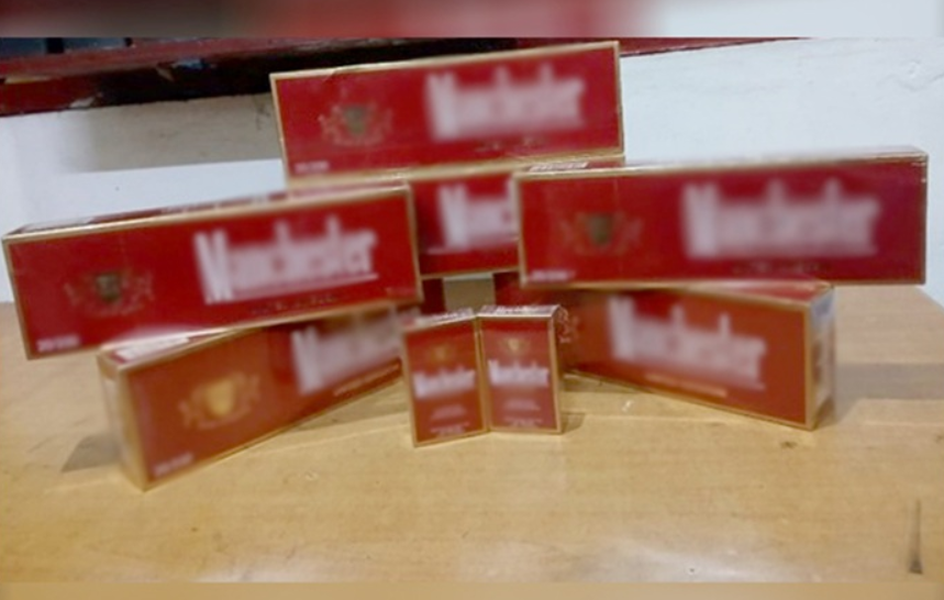 கொழும்பில் 1500 இற்கும் மேற்பட்ட வெளிநாட்டு சிகரெட்டுகளுடன் இருவர் கைது