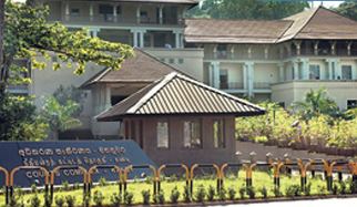 வெள்ளத்தின் போது நீதிமன்றில் மோட்டார் சைக்கிள்களைத் திருடிய நால்வர் கைது