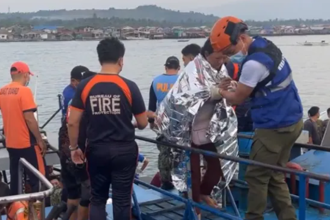 தெற்கு பிலிப்பைன்ஸில் பயணிகள் படகு கவிழ்ந்து விபத்து – 15 பேர் உயிரிழப்பு