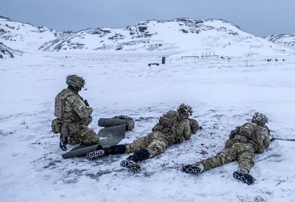 அமெரிக்க அச்சுறுத்தலால் ஆர்க்டிக் பிராந்தியத்தில் பதற்றம் ;  கிரீன்லாந்தில் டேனிஷ் படைகள் களமிறக்கம்