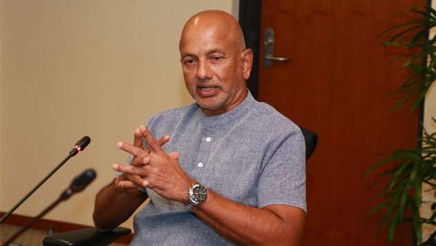 விமான நிலையங்கள் மற்றும் விமான சேவைகளின் தலைவர் பதவி விலகினார்