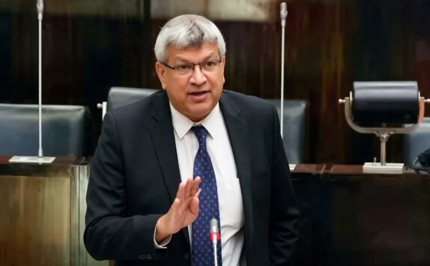 சிறைச்சாலைகள் 300 வீதம் நிரம்பி வழிகின்றன – நீதி அமைச்சர் தகவல்