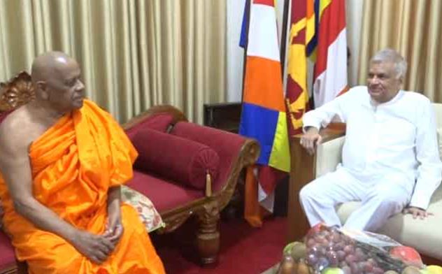 மகாநாயக்க தேரர்களுடன் முன்னாள் ஜனாதிபதி ரணில் சந்திப்பு