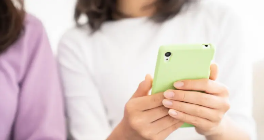 கன்சர்வேடிவ் கட்சி ஆட்சிக்கு வந்தால், 16 வயதுக்குட்பட்டவர்கள் சமூக ஊடகங்களைப் பயன்படுத்த தடை