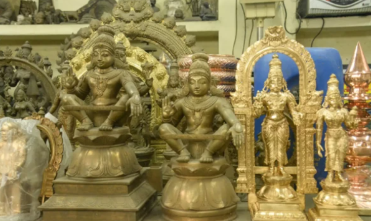 யாழ். எழுவைதீவு வீரபத்திரர் ஆலயத்தில் பல இலட்சம் ரூபா பெறுமதியான ஐம்பொன் சிலைகள் கொள்ளை யாழ். எழுவைதீவு வீரபத்திரர் ஆலயத்தில் பல இலட்சம் ரூபா பெறுமதியான ஐம்பொன் சிலைகள் கொள்ளை