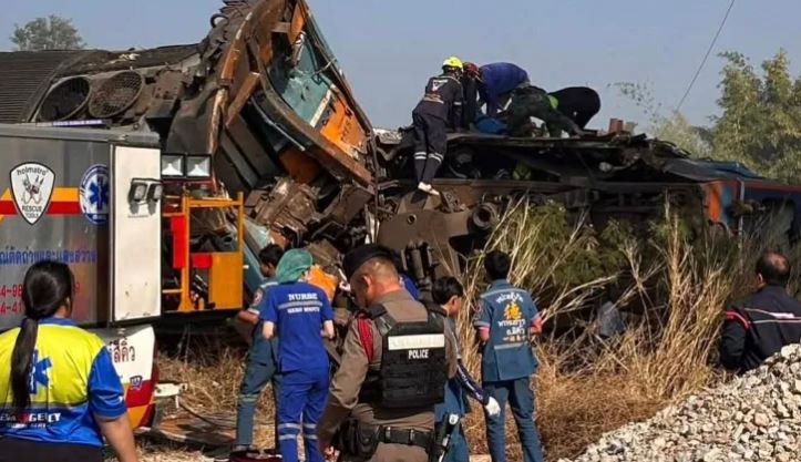 தாய்லாந்தில் ஓடும் ரயிலில் கிரேன் விழுந்ததில் 22 பேர் பலி