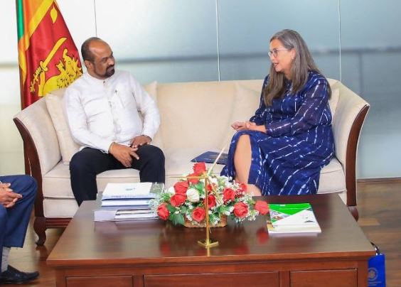 இலங்கையின் எரிசக்தி துறையில் கவனம் செலுத்தியுள்ளோம் – பதில் அமெரிக்க தூதர் அறிவிப்பு இலங்கையின் எரிசக்தி துறையில் கவனம் செலுத்தியுள்ளோம் – பதில் அமெரிக்க தூதர் அறிவிப்பு