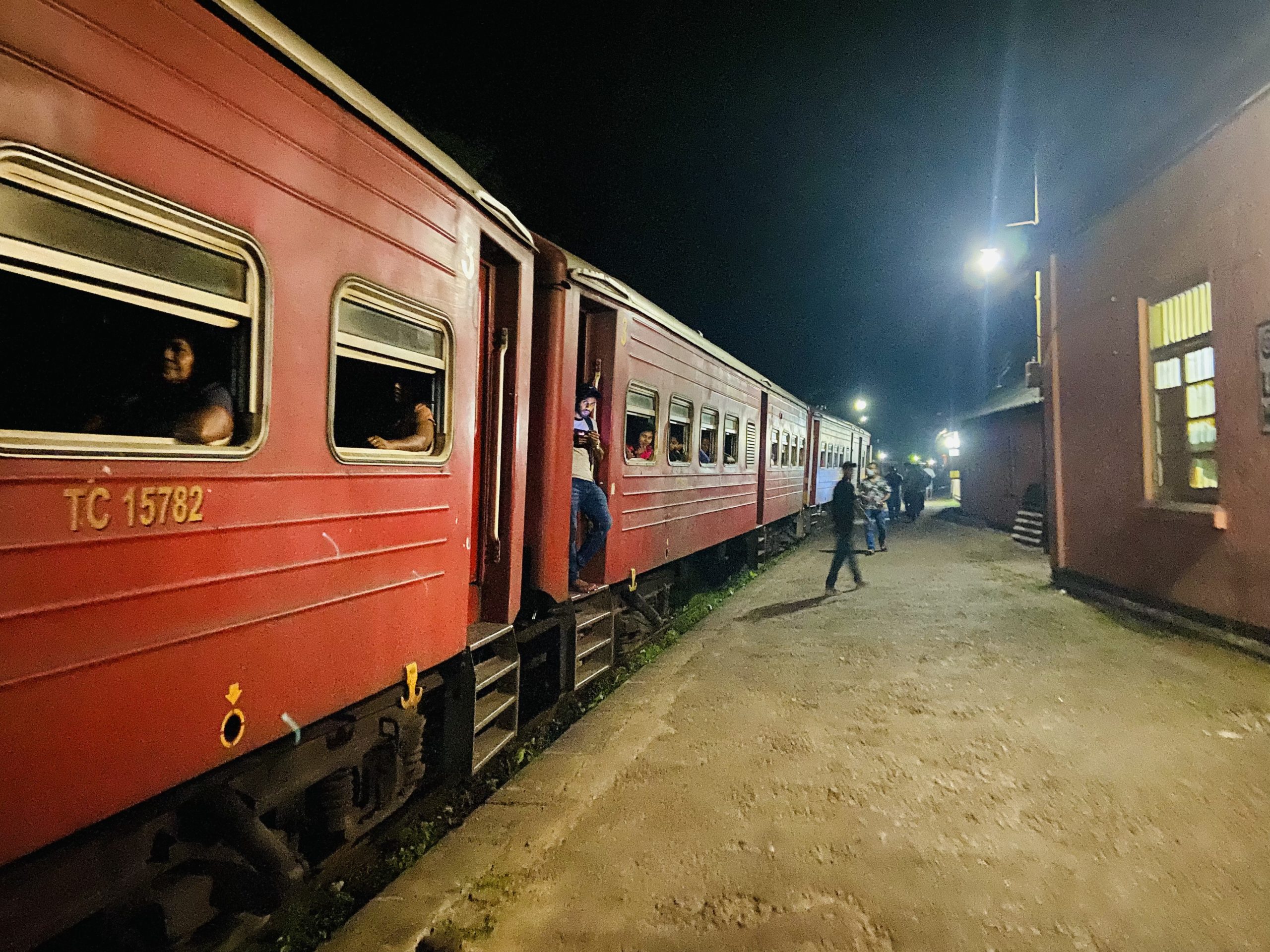 மீனகயா கடுகதி ரயில் இன்று முதல் மீண்டும் சேவையில்