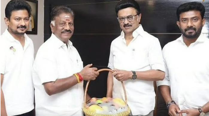 திமுகவில் இணைந்தார் ஓ.பன்னீர்செல்வம் திமுகவில் இணைந்தார் ஓ.பன்னீர்செல்வம்