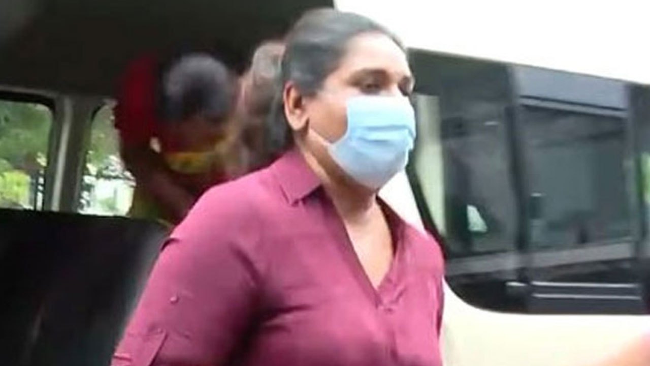 கெஹலியவின் புதல்வி சமித்ரிக்கு பிணை கெஹலியவின் புதல்வி சமித்ரிக்கு பிணை