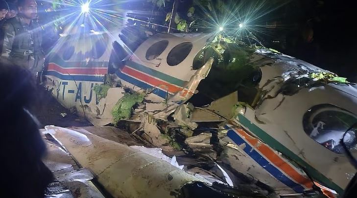 இந்தியாவில் ஏர் ஆம்புலன்ஸ் விபத்து – விமானத்தில் இருந்த அனைவரும் உயிரிழப்பு