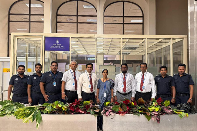 386 அலங்கார செடிகளை கடத்த முயன்றதாக 19 வயது இளைஞர் விமான நிலையத்தில் கைது