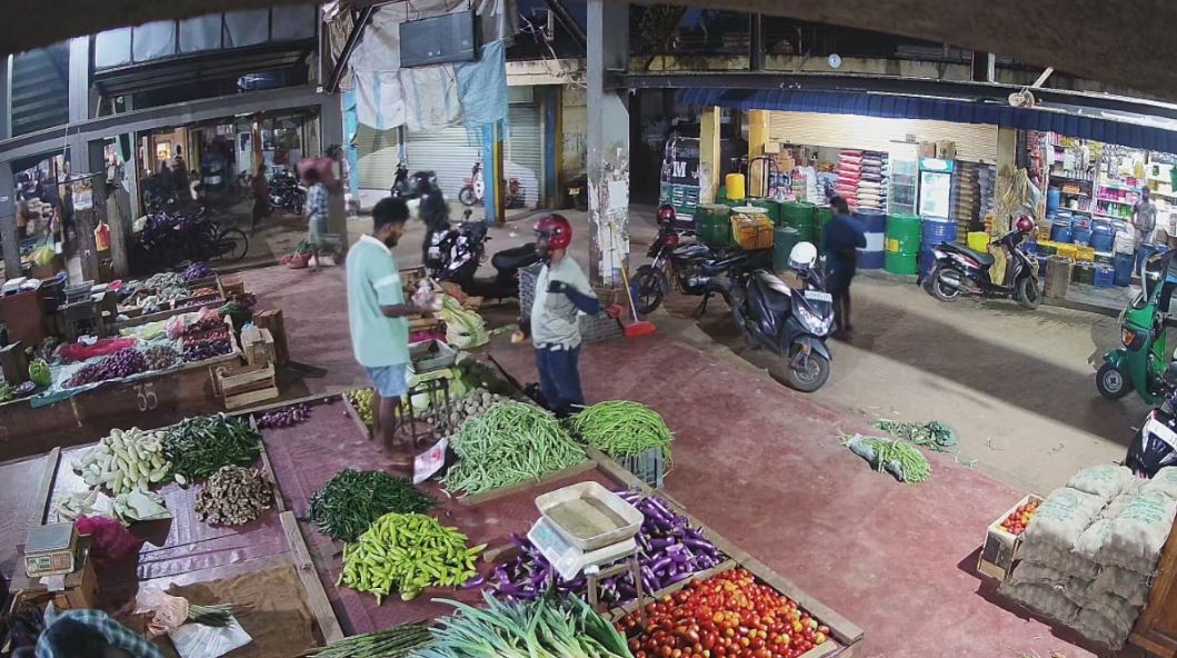 யாழில் பொதுச்சந்தைக்கு துப்பாக்கியுடன் வந்த நபர்! பொலிஸார் தீவிர விசாரணை