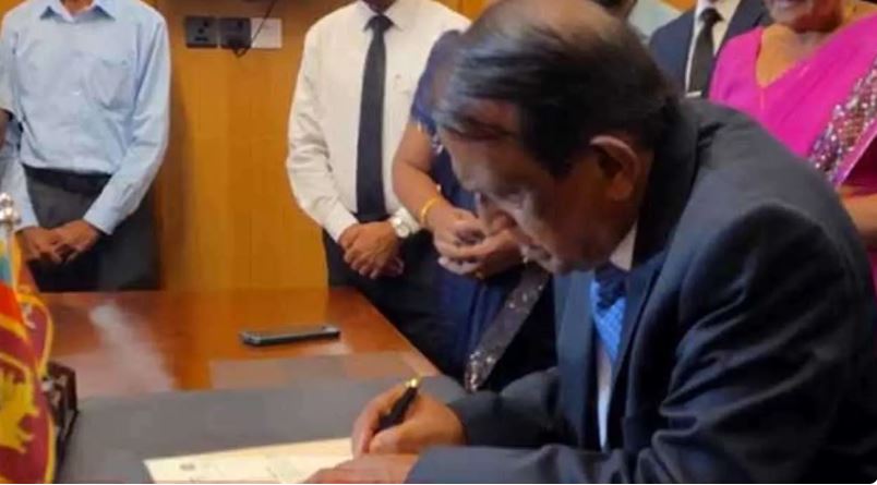 தென் மாகாண ஆளுநர் பதவியேற்றார்