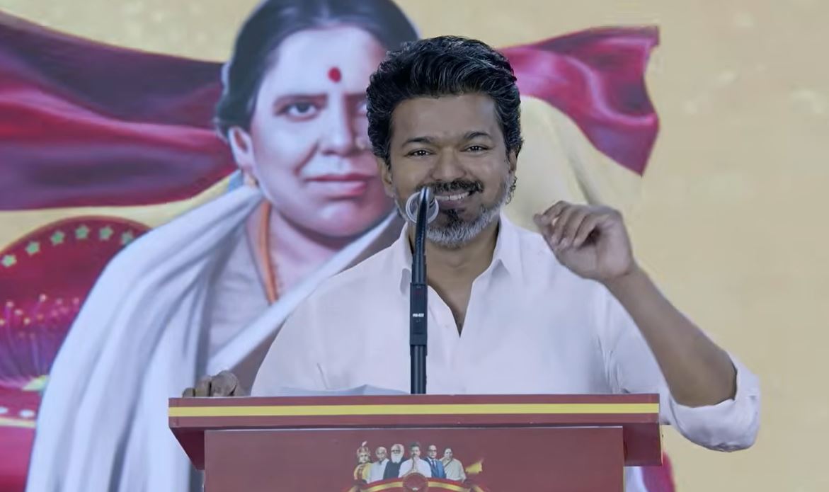 ‘பவள விழா பாப்பாவுக்கு’ வேறென்ன தெரியும்?? மீண்டும் திமுகவை சீண்டிய விஜய்