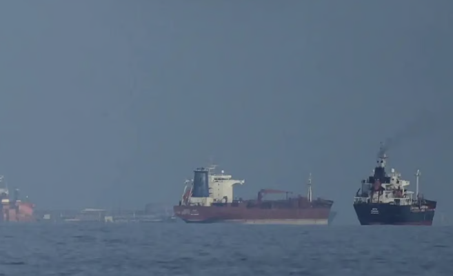 அனுமதி பெறாமல் ஹார்முஸ் ஜலசந்தி வழியாக சென்ற பாகிஸ்தான் கப்பலை திருப்பி அனுப்பிய ஈரான்