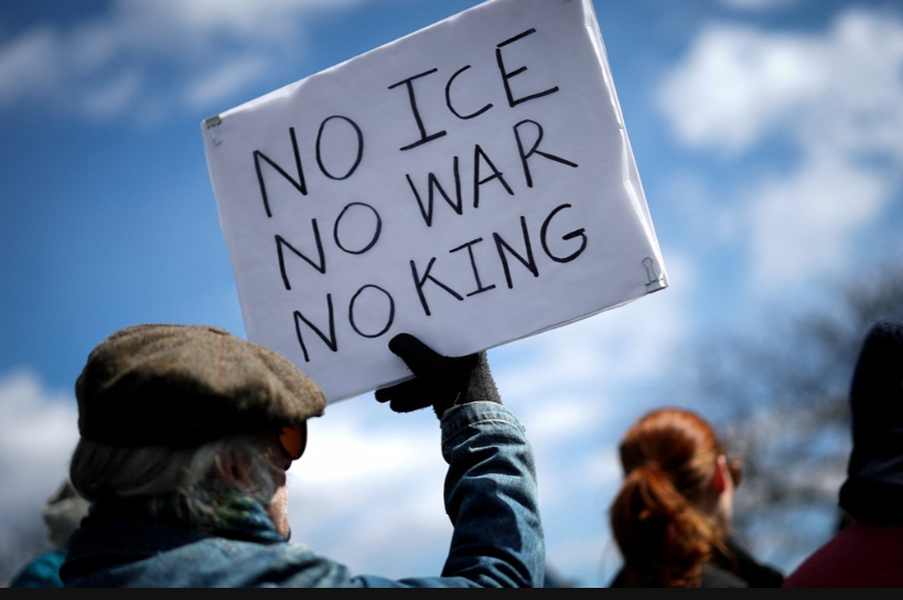 ட்ரம்ப் நிர்வாகத்துக்கு எதிராக அமெரிக்கா முழுவதும் போராட்டம்